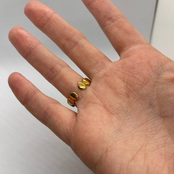 Seashell Linked Gold Plated Ring - Picture 4 of 7